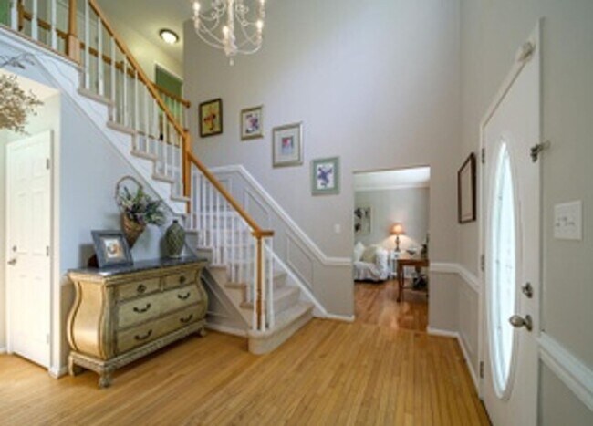 Building Photo - 391 Windermere Dr
