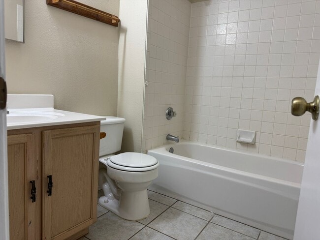 Building Photo - 8003 Chestnut Manor Dr