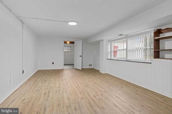 Building Photo - 131 Kipling Dr