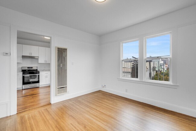Building Photo - Newly remodeled top floor, pet friendly 1B...