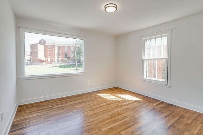 Building Photo - 2/ 1 Home for Rent!