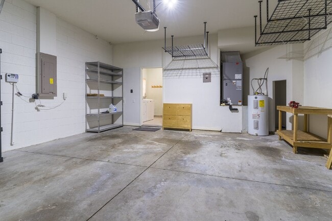 Building Photo - Beautiful 4/2 home Located on a tree lined street in the gate of country club community of the Hu...