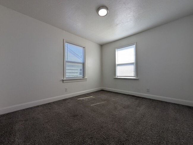 Building Photo - Great 3-Bedroom, 1-Bath Home In Springfield!