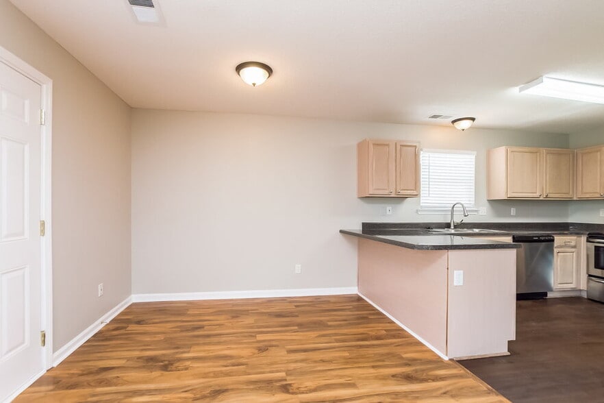 Building Photo - 7335 Red Maple Dr