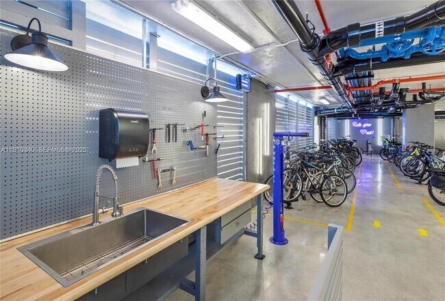 Building Photo - 701 Brickell Key Blvd