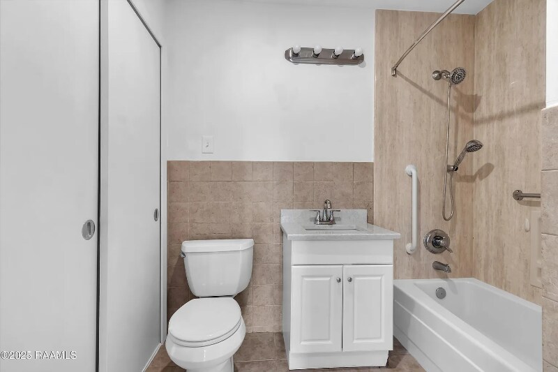 Building Photo - 309 S Wakefield Dr