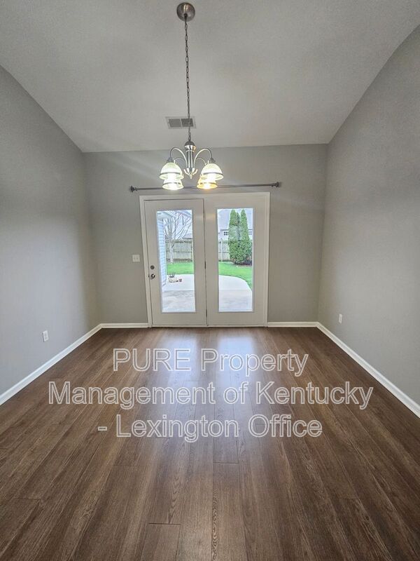 Building Photo - 688 Estrella Dr