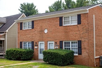Building Photo - Move-in Ready + Dog-Friendly Duplex Near Parks and Downtown
