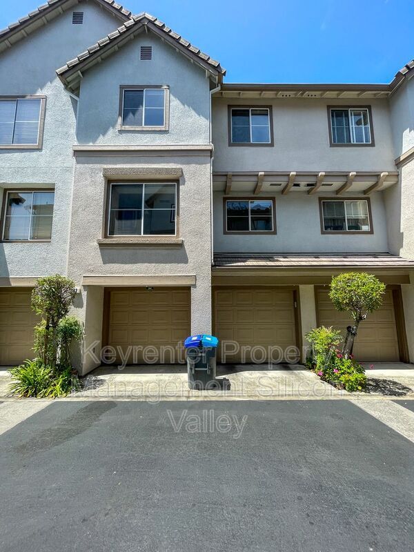 Building Photo - 362 Flower Ln