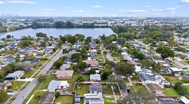 Building Photo - 5721 SW 38th Ct