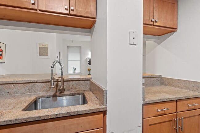 Building Photo - 187 Wayne St