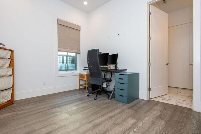 Building Photo - Welcome To The Sophia - Your Perfect Retreat in Historic Druid Hills!
