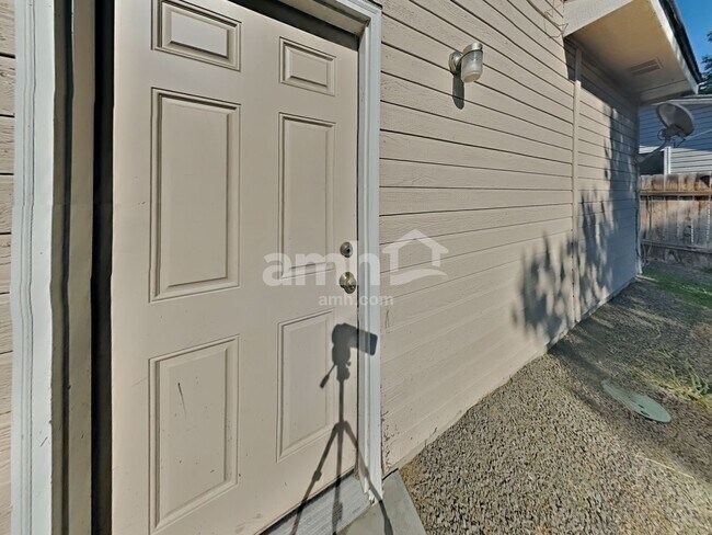 Building Photo - 1405 W Chance Ct