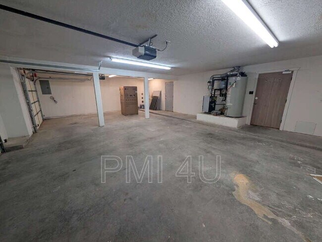 Building Photo - 511 Eugene Ct SE