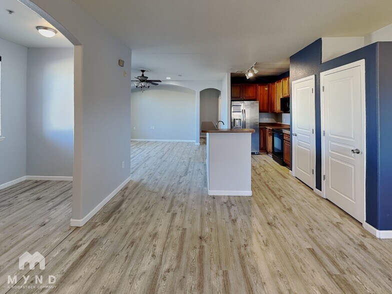 Building Photo - 803 E 98th Ave