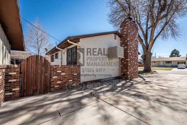 Building Photo - 3211 Fairfield Ln