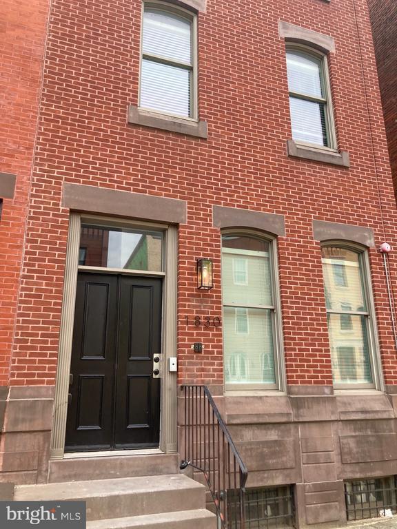 Building Photo - 1830 W Diamond St