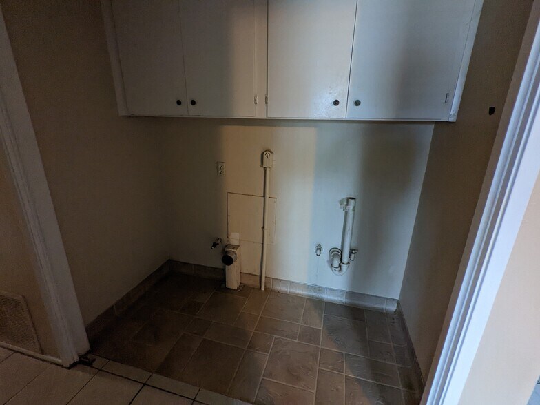 Building Photo - 1404 W Cambridge Ave