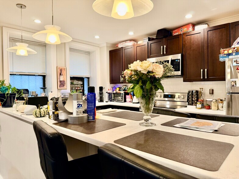 Building Photo - 31 Glenville Ave