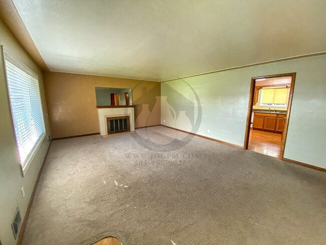 Building Photo - Adorable Single Level Home