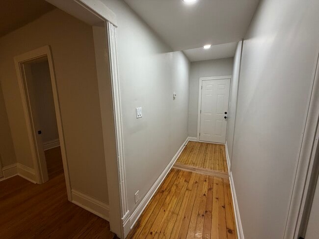 Building Photo - 845 N Mozart St