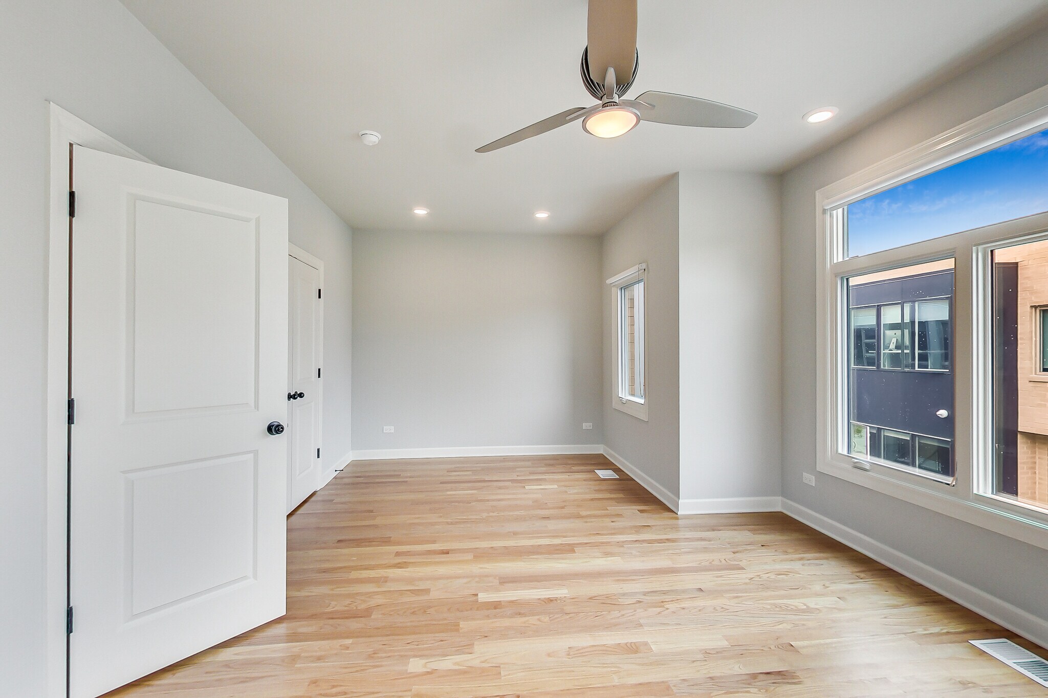 Building Photo - 6115 S University Ave