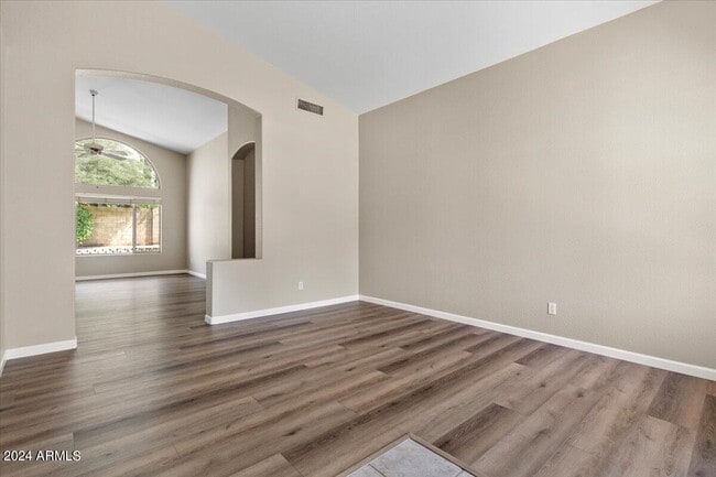 Building Photo - 312 E Mesquite St