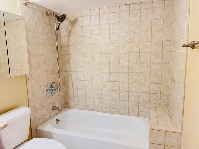 Building Photo - 32 Walden Dr