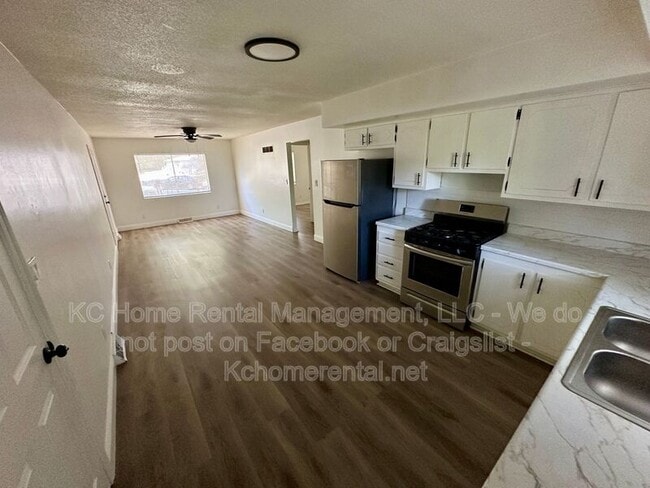 Building Photo - 1705 N 76th Terrace