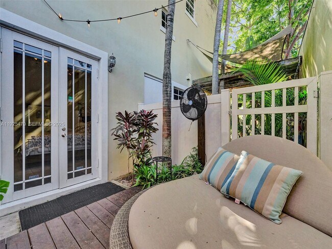 Building Photo - 2356 Wilton Dr