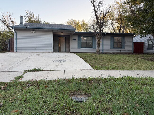 Building Photo - 1105 Highland Dr