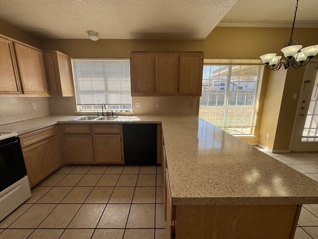 Building Photo - 2402 Simone Dr