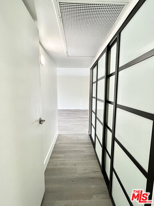 Building Photo - 468 S Roxbury Dr