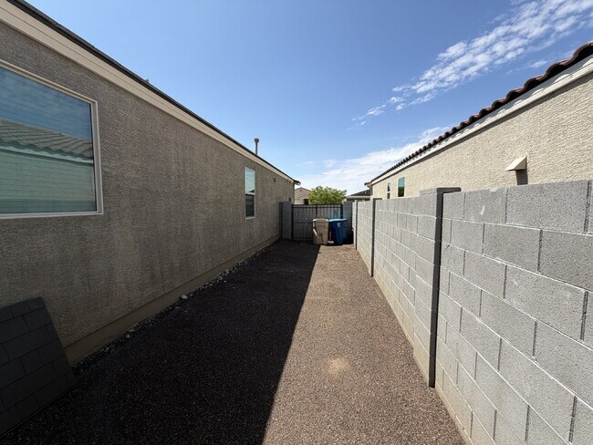 Building Photo - 7214 E Gamebird Way