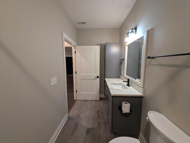 Building Photo - 751 N 6th St