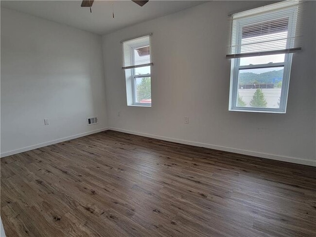 Building Photo - 518 5th Ave