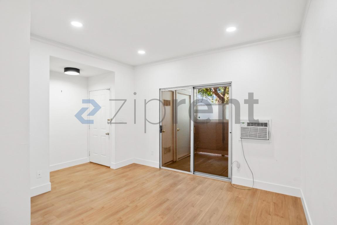 Building Photo - Unit 385