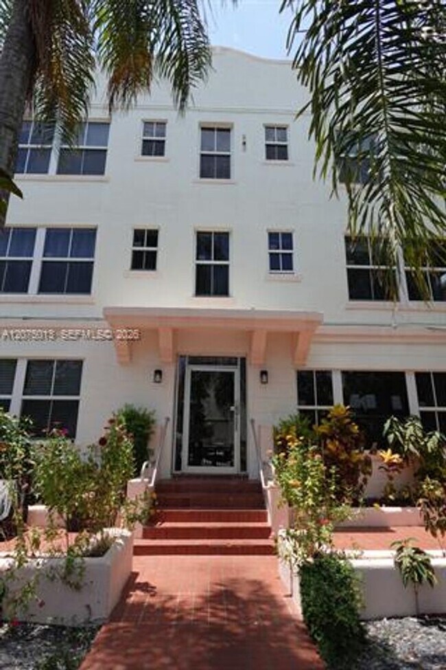 Building Photo - 1320 Drexel Ave