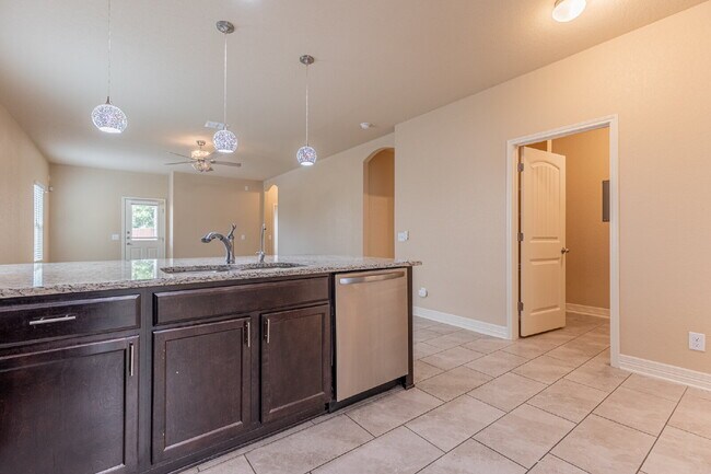 Building Photo - 1175 Ranch Falls