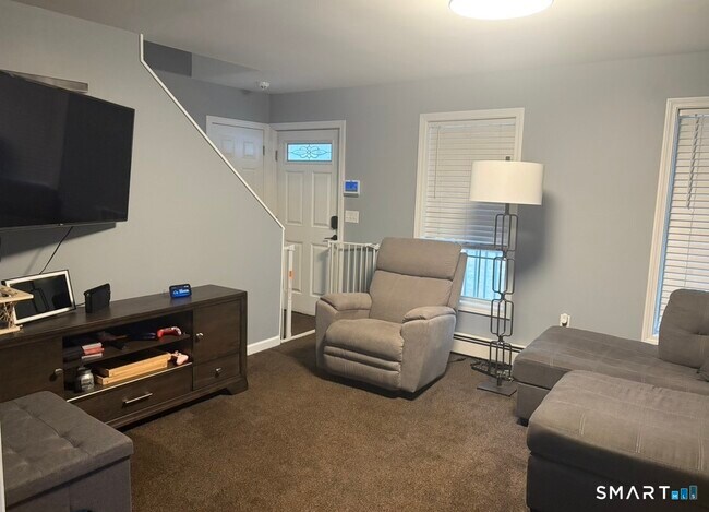 Building Photo - 939 N Main St