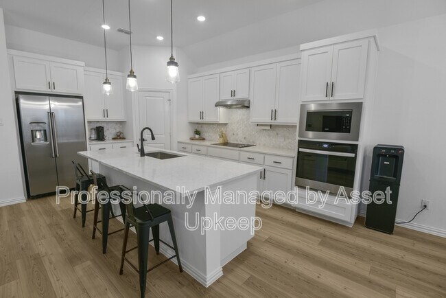 Building Photo - 702 Charity Dr