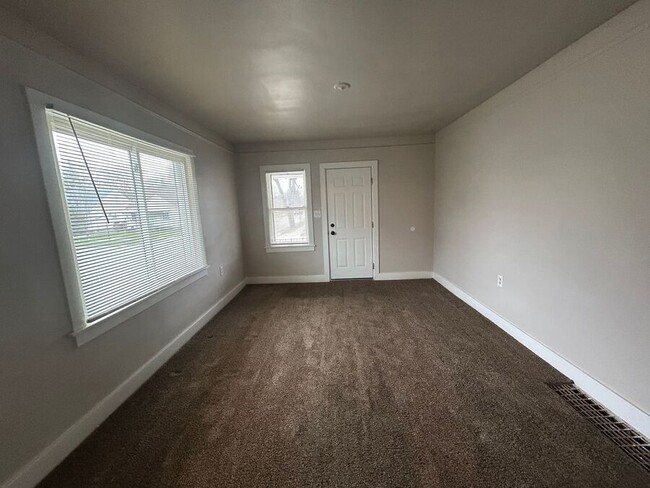Building Photo - 463 W. George-