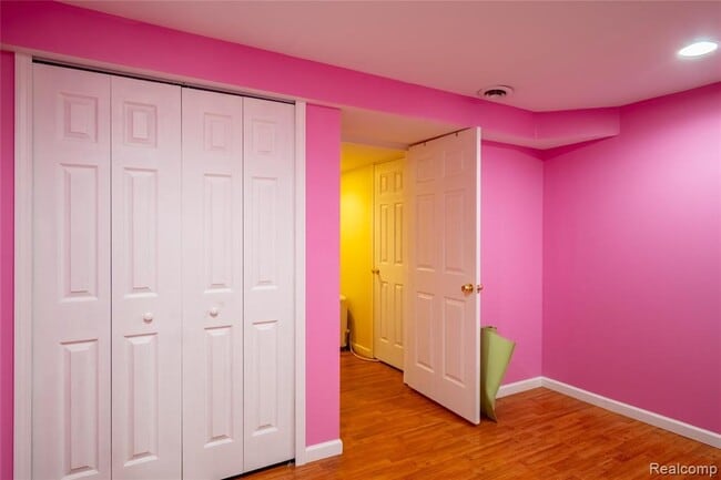 Building Photo - 41063 Millbrook Dr