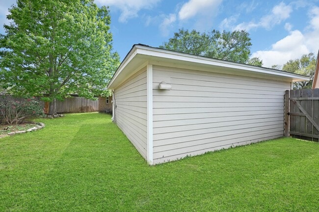 Building Photo - 4738 Whispering Falls Dr