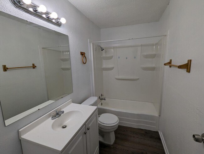 Building Photo - 535 42nd St