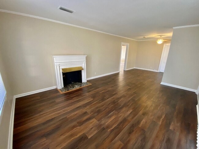 Building Photo - South Highlands Bungalow for Lease | 71104...