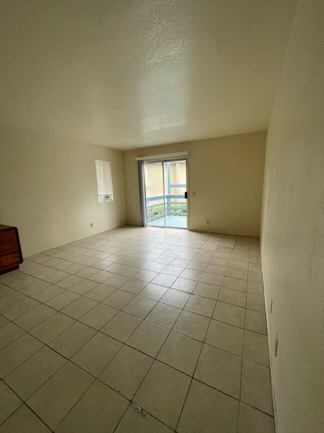 Building Photo - 850 Camino Lindo