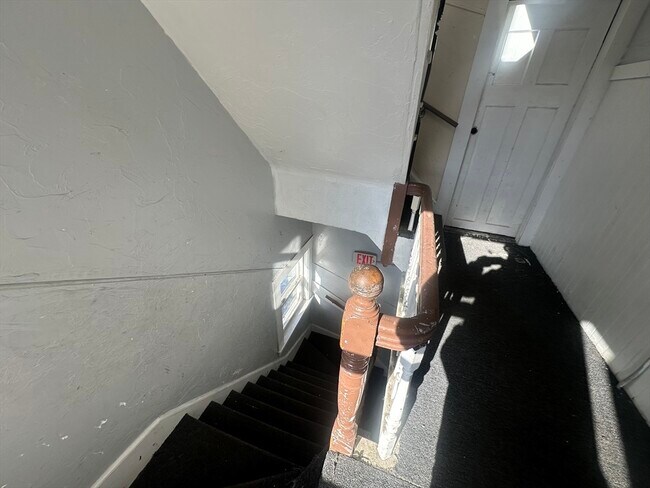 Building Photo - 124 Kendall St