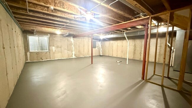 Building Photo - 696 S Jade Ln