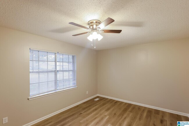 Building Photo - 3033 Carleton Rd